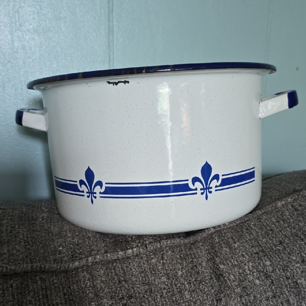 Blue and White Enamel Pot